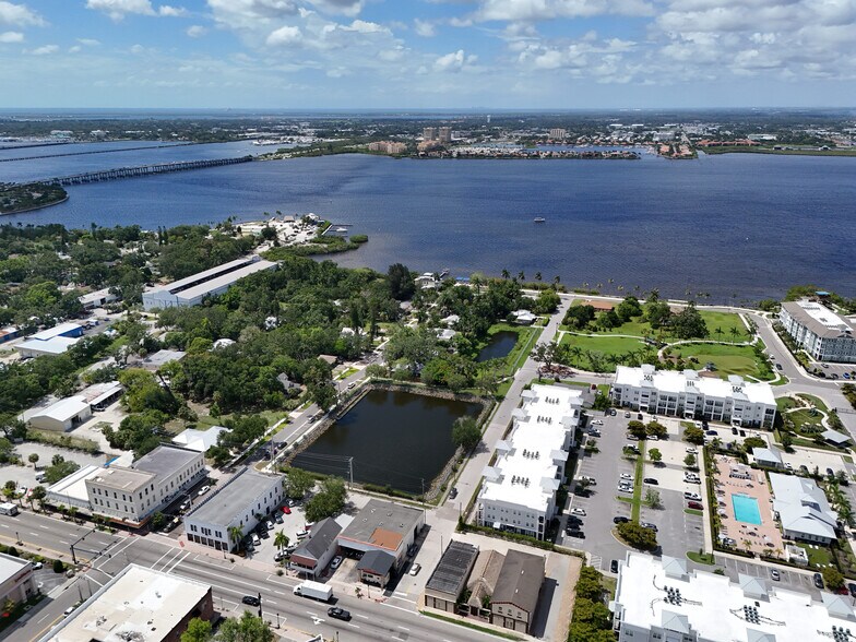 112 8th St. E, Bradenton, FL à vendre - Photo de l’immeuble – Image 2 sur 4