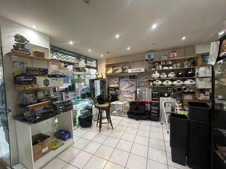 Local commercial dans Paris à louer - Photo de l’immeuble – Image 3 sur 7