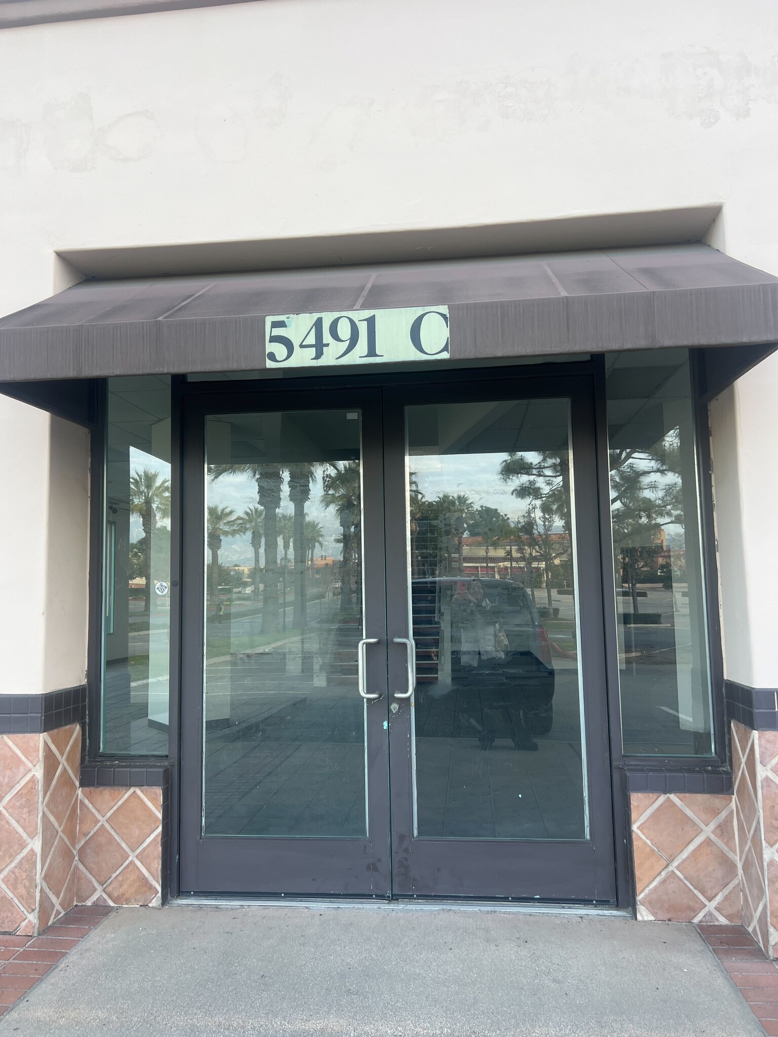 5533-5549 Philadelphia St, Chino, CA à louer Photo de l’immeuble– Image 1 sur 11