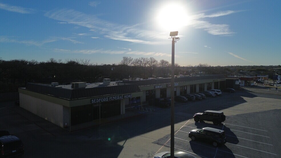 510-524 Bedford Rd, Bedford, TX à louer - Photo de l’immeuble – Image 2 sur 5