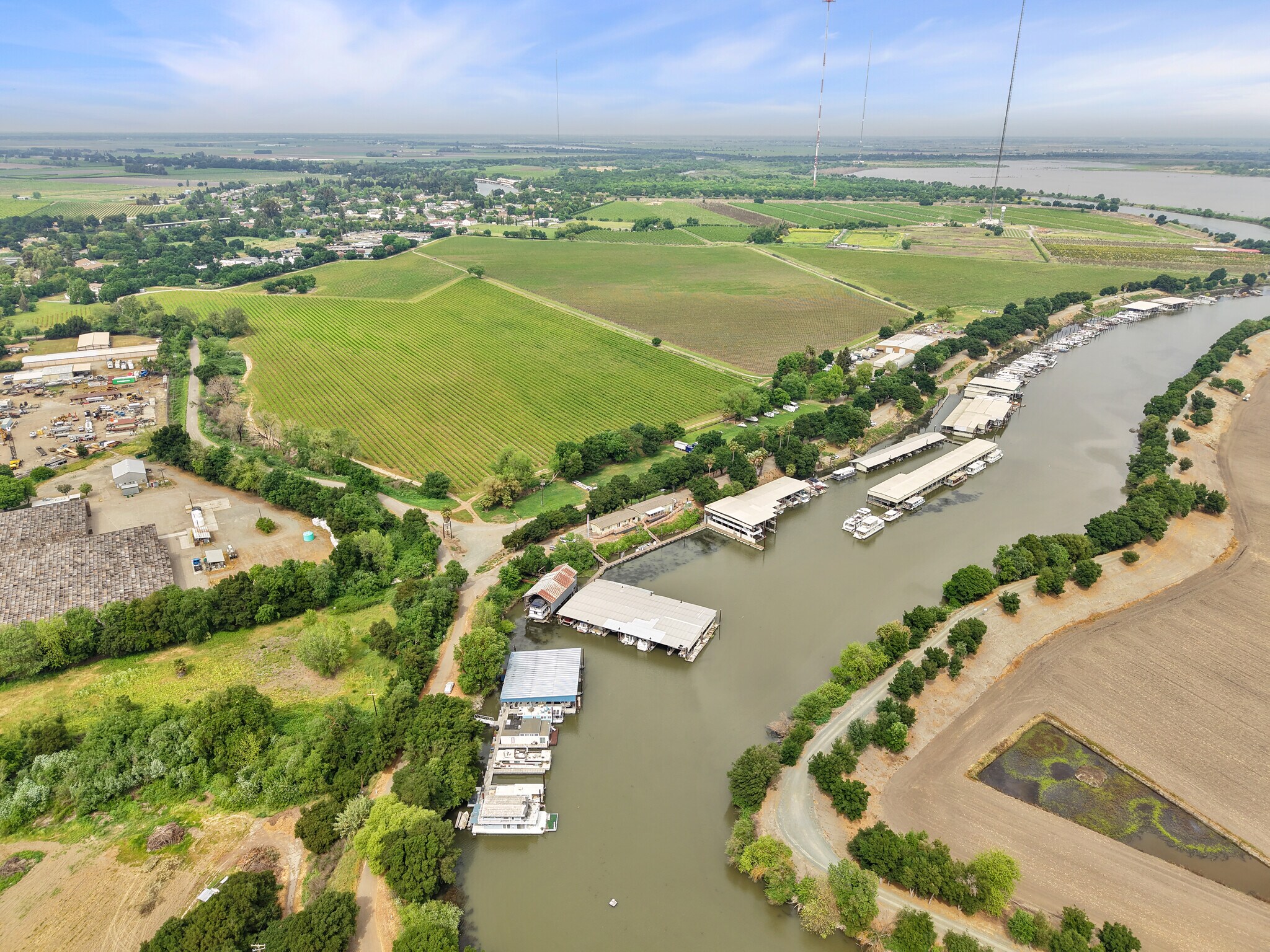 1400 Old Levee rd, Walnut Grove, CA à vendre Photo principale– Image 1 sur 59