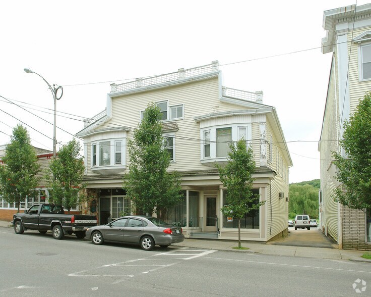 2039-2045 Main St, Three Rivers, MA à louer - Photo principale – Image 1 sur 6