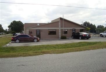 1345 Old Pondella Rd, Cape Coral, FL à vendre - Photo de l’immeuble – Image 2 sur 6