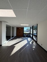 1015 E Chapman Ave, Fullerton, CA à louer Photo intérieure– Image 2 sur 4