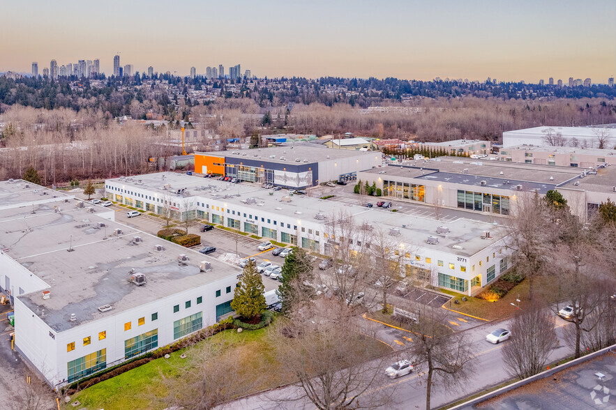 3771 N Fraser Way, Burnaby, BC à louer - Photo de l’immeuble – Image 2 sur 4
