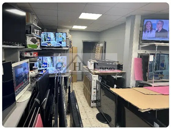 Local commercial dans Saint-Denis à vendre - Photo de l’immeuble – Image 2 sur 4