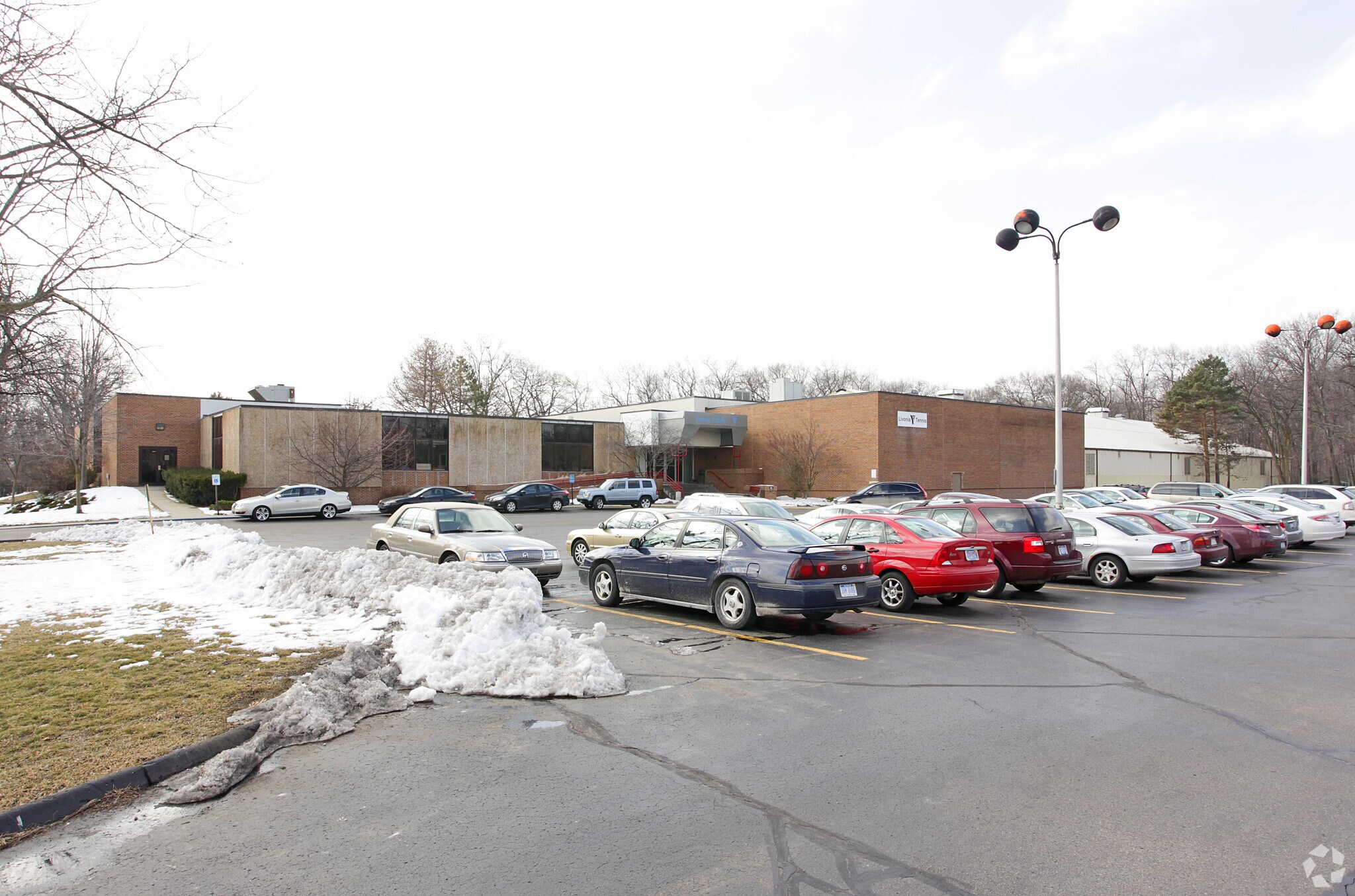 14255 Stark Rd, Livonia, MI à louer Photo principale– Image 1 sur 9