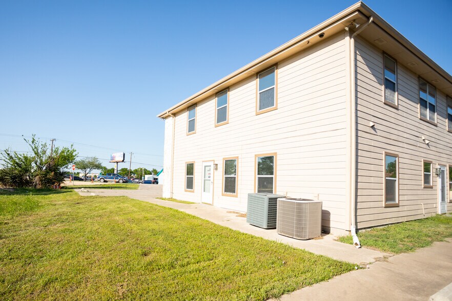 310 W Murray St, Manor, TX à louer - Photo de l’immeuble – Image 2 sur 14
