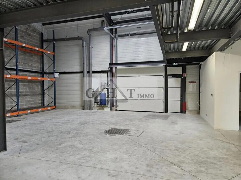 Bureau dans Moissy-Cramayel à louer - Photo de l’immeuble – Image 1 sur 8