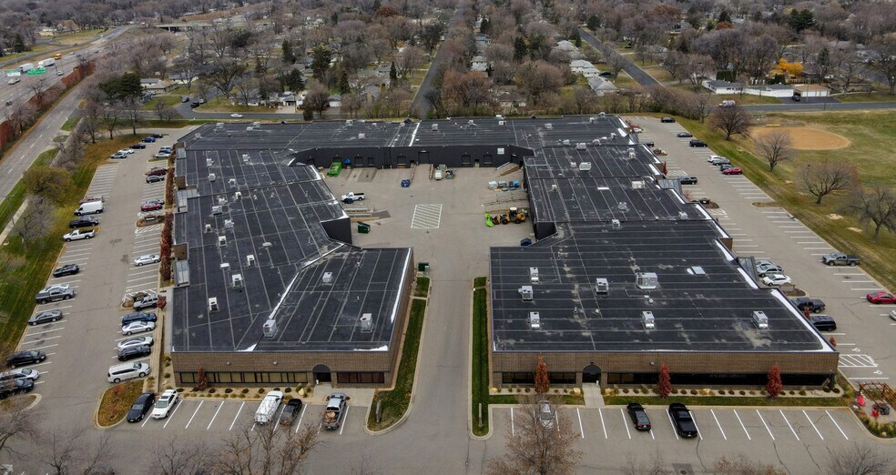 9201 E Bloomington Fwy, Bloomington, MN à louer - Photo de l’immeuble – Image 3 sur 22