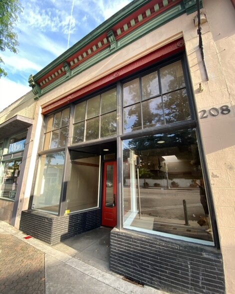 204-208 E Main St, Ventura, CA à louer - Photo de l’immeuble – Image 3 sur 6