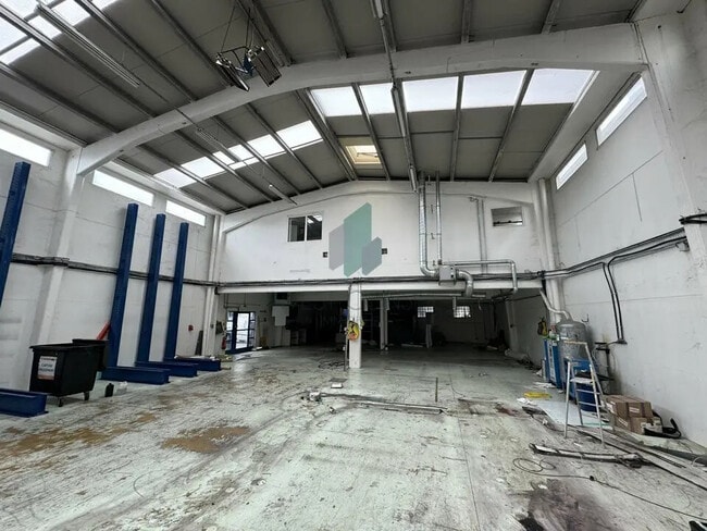 Plus de détails pour Bureau, Local d'activités à louer