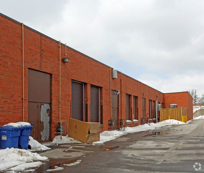 470-536 Champagne Dr, Toronto, ON à louer - Photo de l’immeuble – Image 3 sur 20