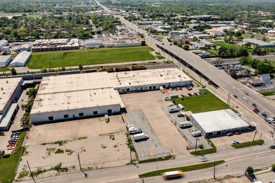 4520 S Buckner Blvd, Dallas, TX à louer - Photo de l’immeuble – Image 2 sur 11