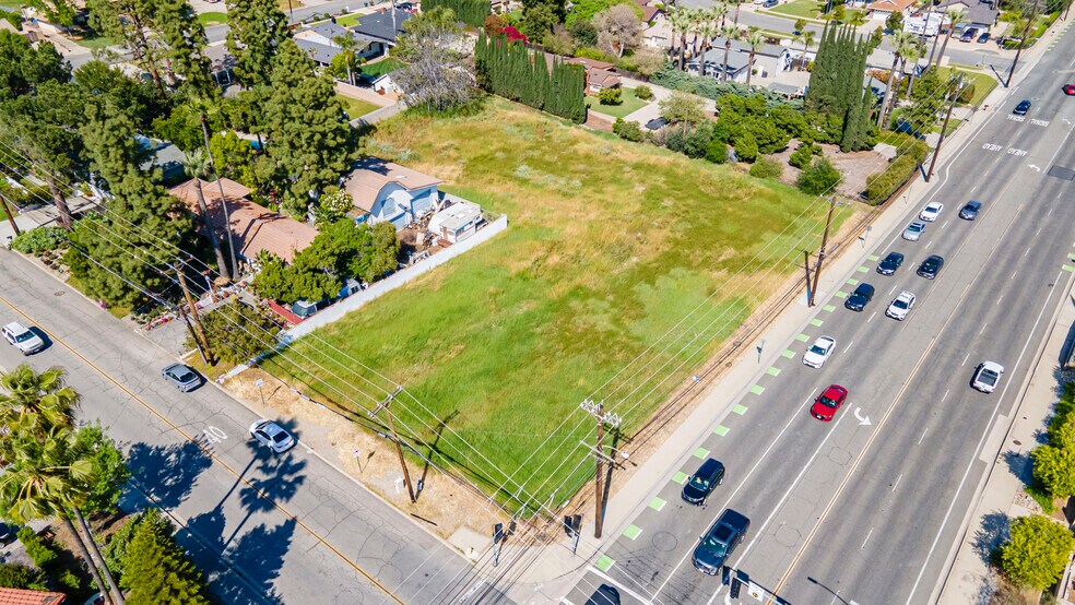 9118 Baseline Rd, Rancho Cucamonga, CA à vendre - Aérien – Image 2 sur 4