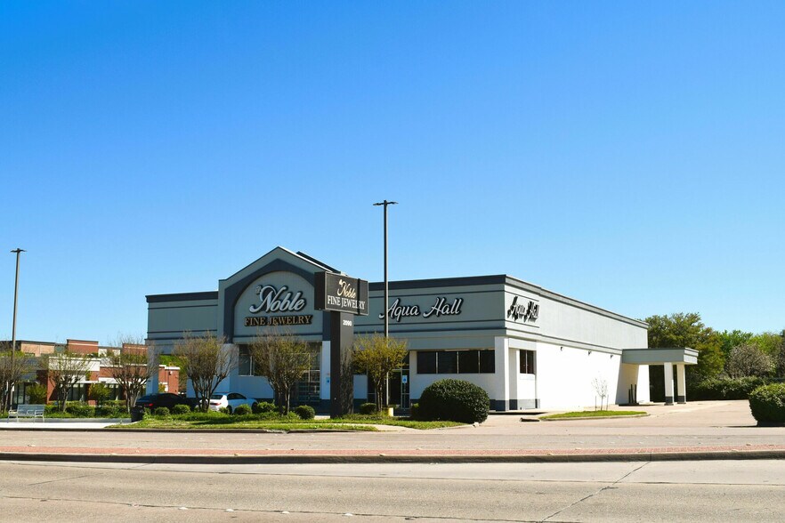 2090 E Arapaho Rd, Richardson, TX à vendre - Photo de l’immeuble – Image 2 sur 9