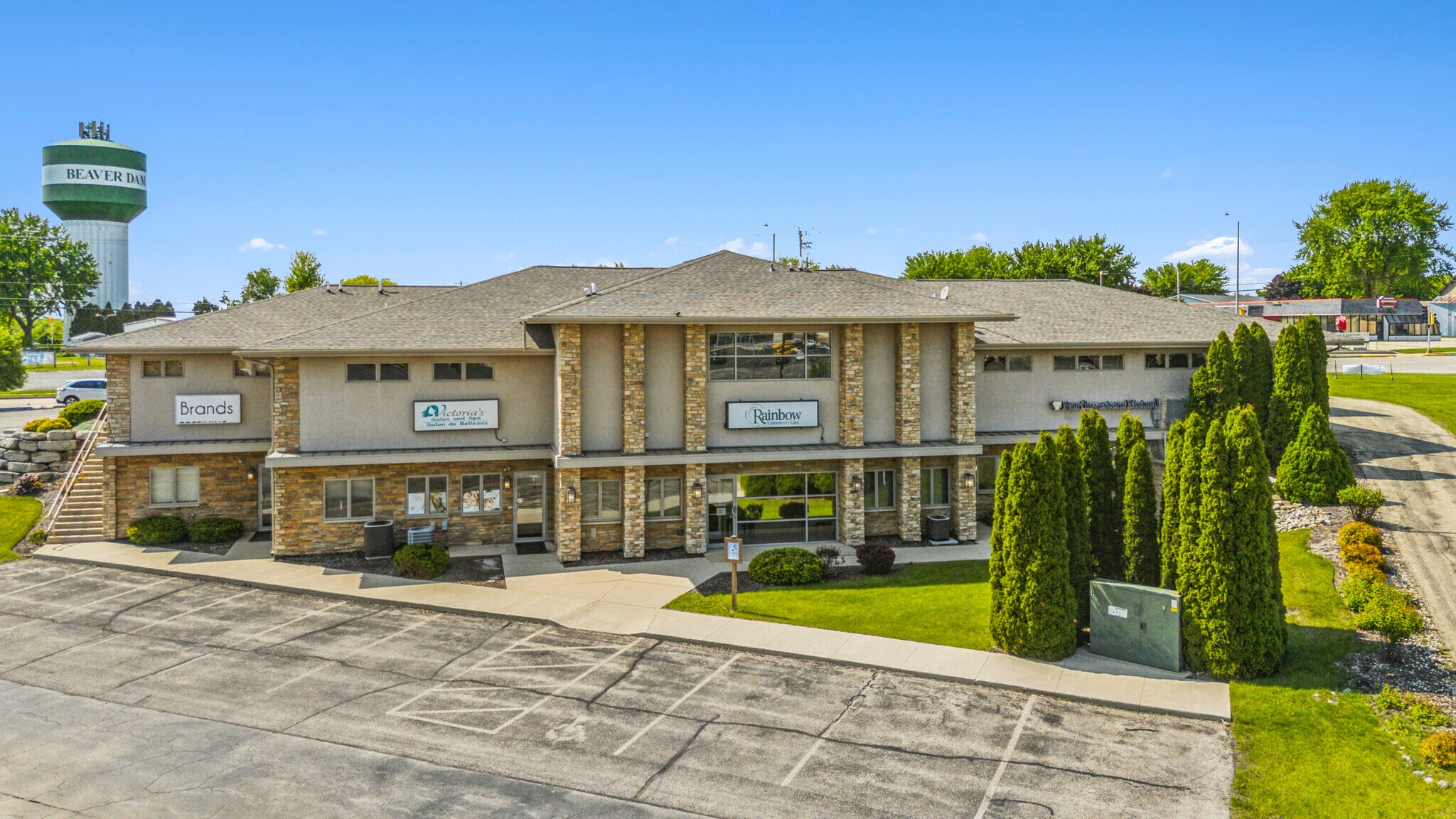 1659 N Spring St, Beaver Dam, WI à vendre Photo principale– Image 1 sur 9