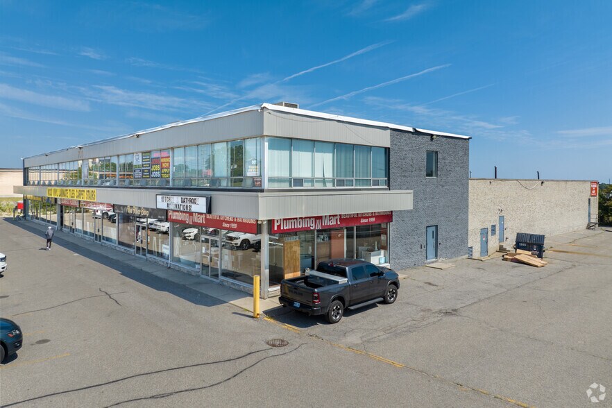 700 Dundas St E, Mississauga, ON à louer - Photo de l’immeuble – Image 2 sur 5