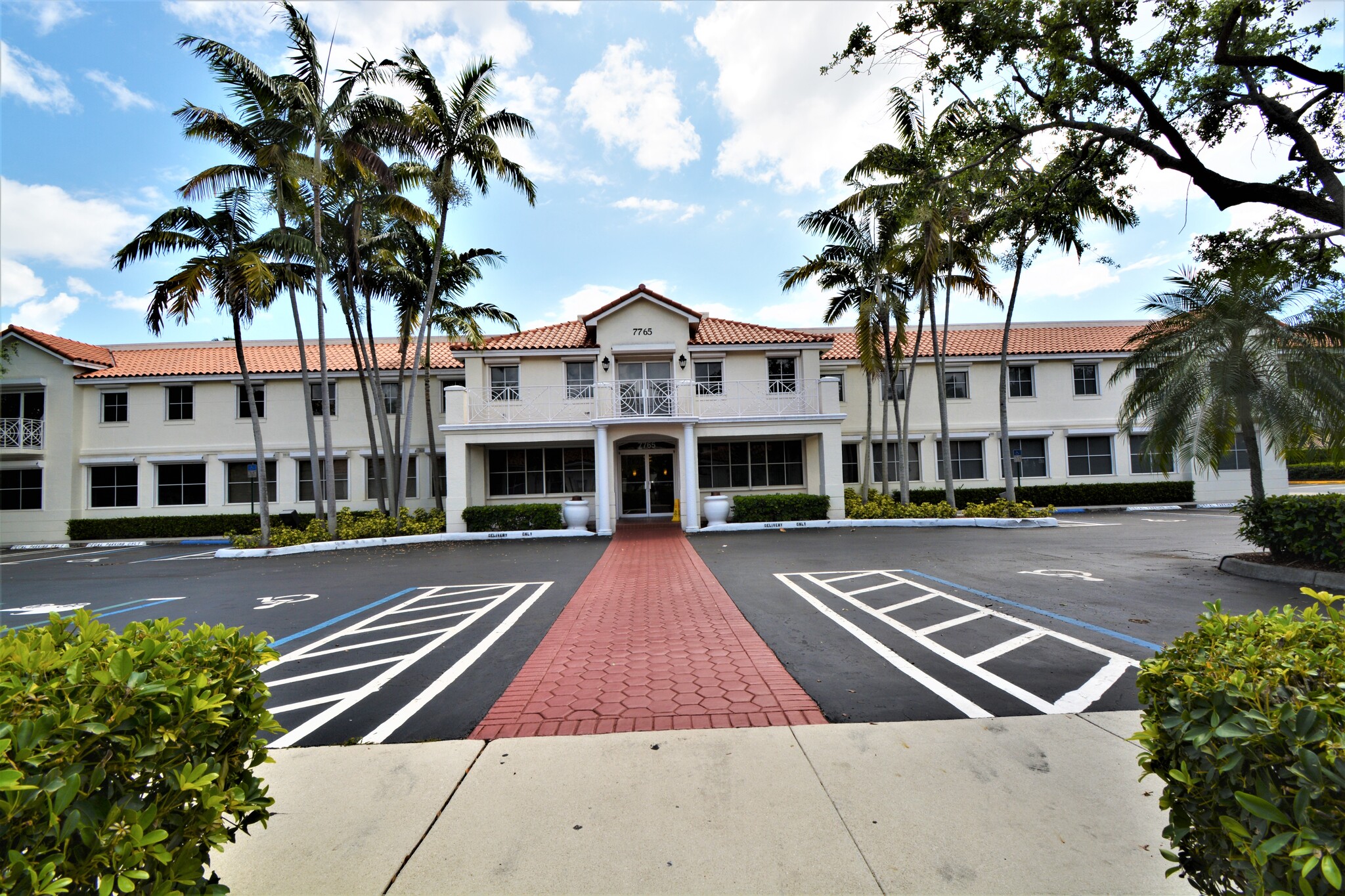 7765 SW 87th Ave, Miami, FL à vendre Photo de l’immeuble– Image 1 sur 10