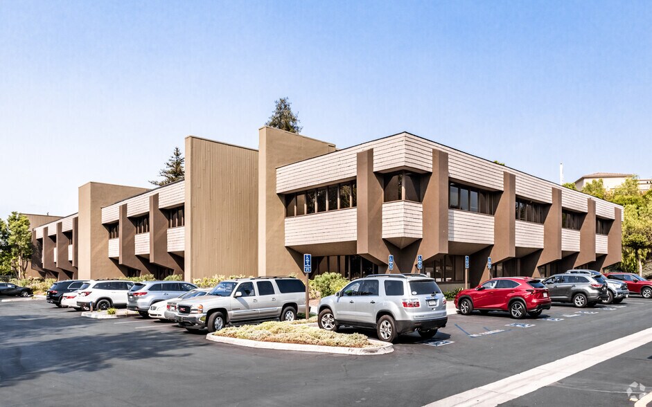 1370 N Brea Blvd, Fullerton, CA à louer - Photo principale – Image 2 sur 5