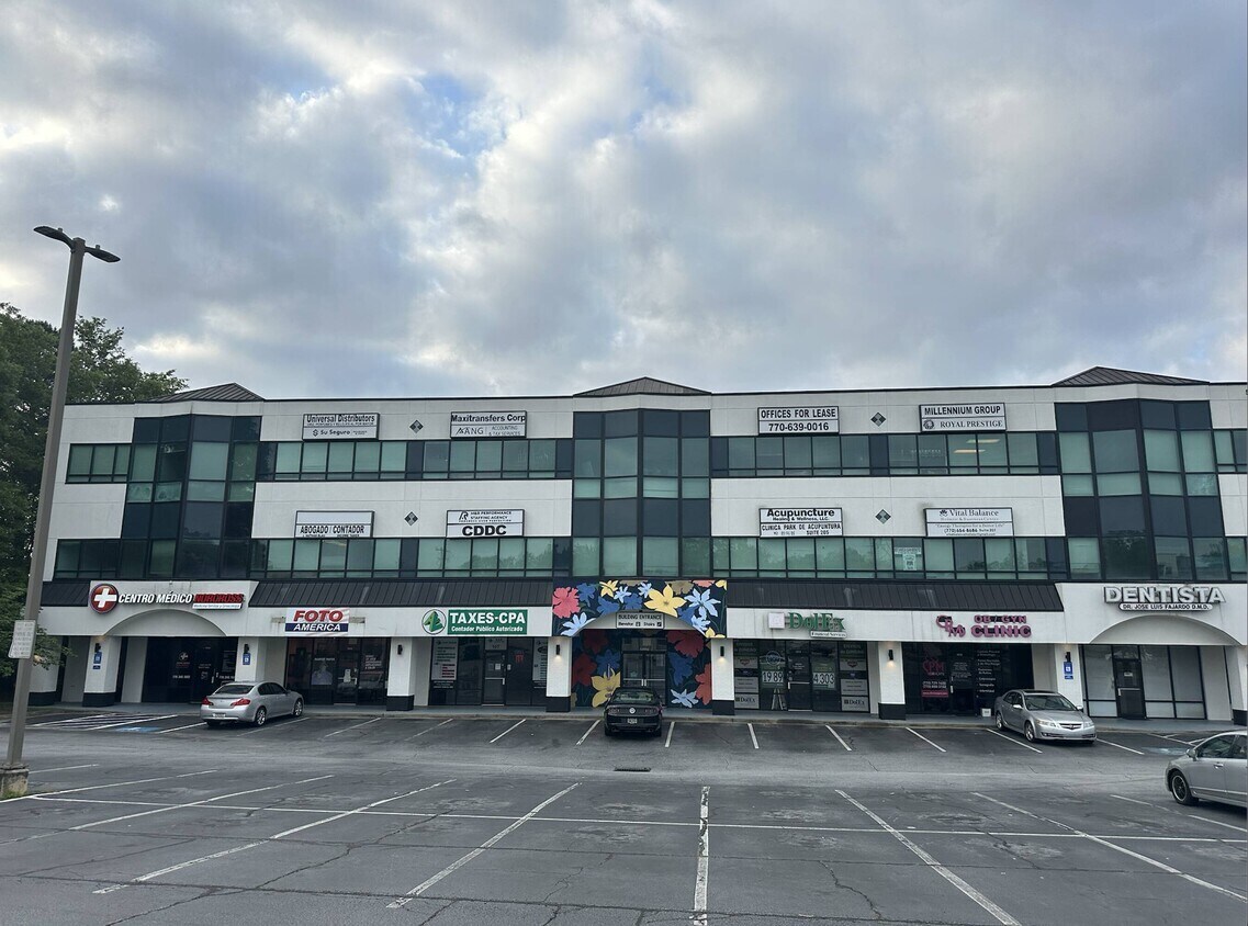 5700-5730 Buford Hwy, Norcross, GA à louer Photo intérieure– Image 1 sur 9