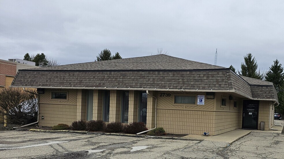 2739 E Grand River Ave, Howell, MI à louer - Photo de l’immeuble – Image 2 sur 3