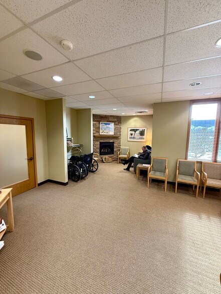 1550 Watertower Pl, East Lansing, MI à vendre - Photo de l’immeuble – Image 2 sur 16