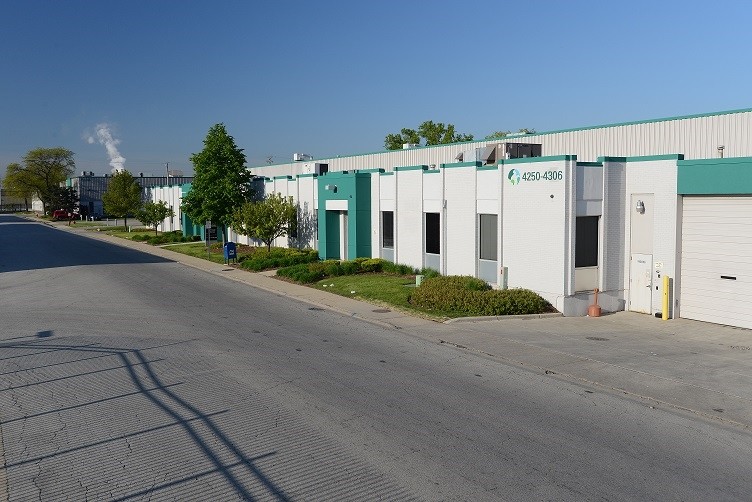 4250-4306 United Pky, Schiller Park, IL à louer - Photo de l’immeuble – Image 2 sur 4