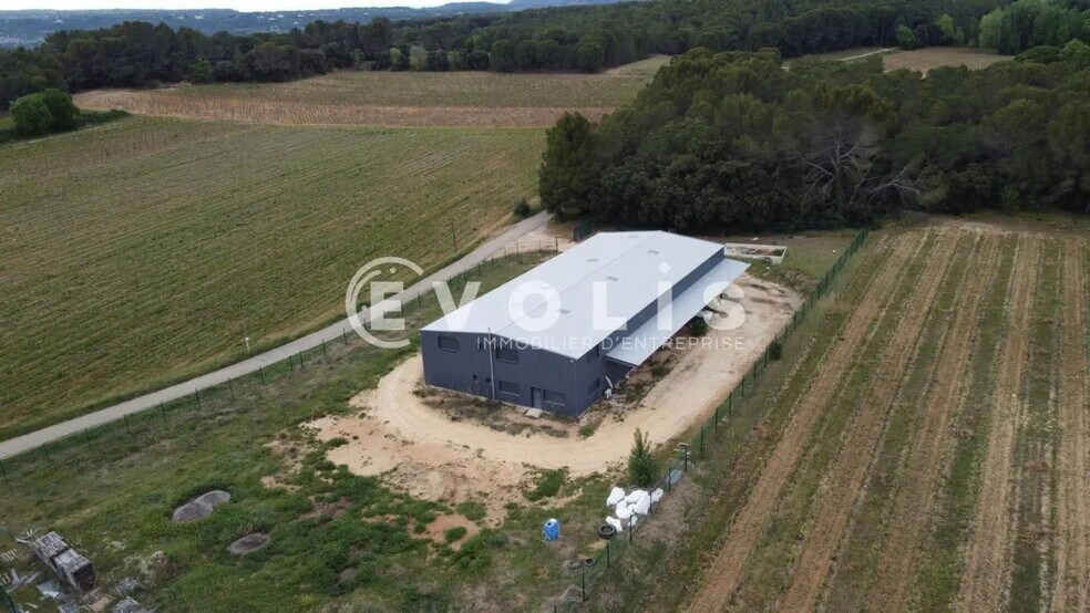 Local d'activités dans Suze-la-Rousse à vendre - Photo de l’immeuble – Image 3 sur 7