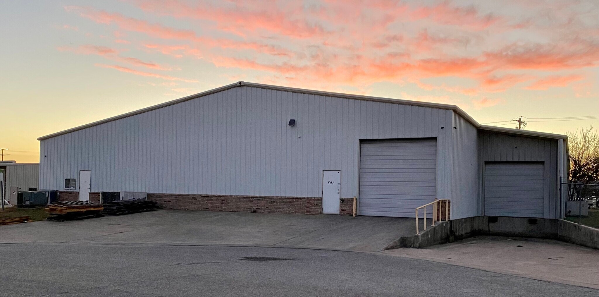 501 Tradesmen's Park Dr, Hutto, TX à louer Photo principale– Image 1 sur 12