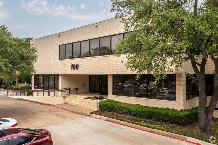 100 Decker Ct, Irving, TX à louer - Photo de l’immeuble – Image 1 sur 6