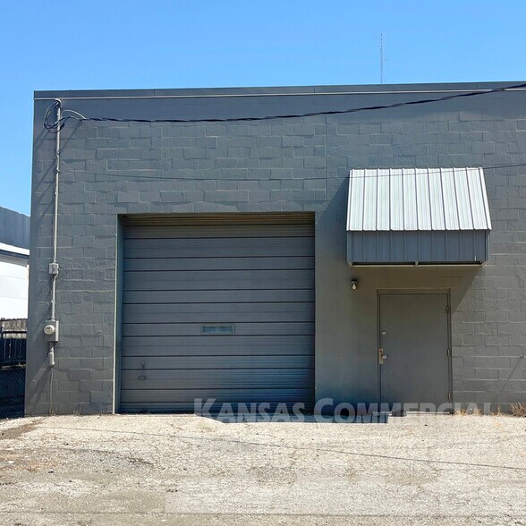 417 SE 10th Ave, Topeka, KS à louer - Photo de l’immeuble – Image 2 sur 2