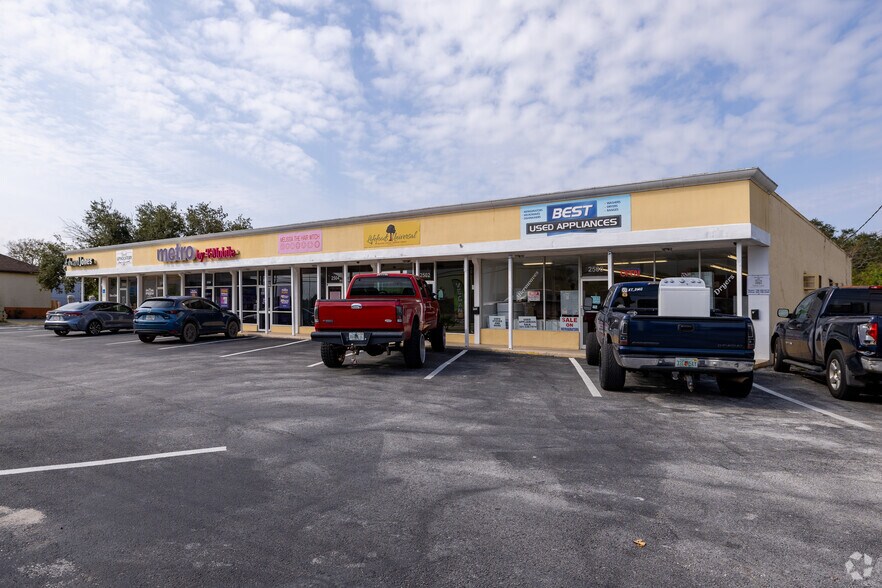 2500-2512 S Hopkins Ave, Titusville, FL à louer - Photo principale – Image 1 sur 10
