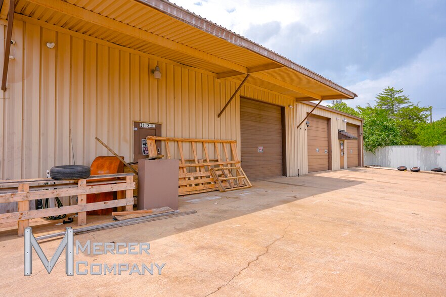 3103 W Pioneer Pky, Pantego, TX à louer - Photo de l’immeuble – Image 3 sur 12