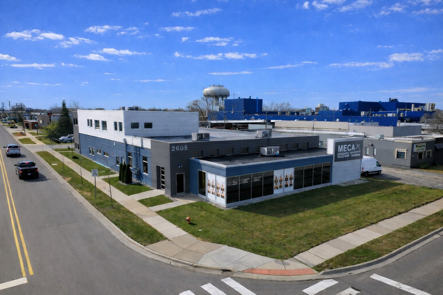 2605 W 14 Mile Rd, Royal Oak, MI à louer Photo principale– Image 1 sur 8