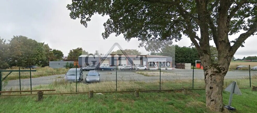 Local commercial dans Angerville à louer - Photo de l’immeuble – Image 2 sur 2
