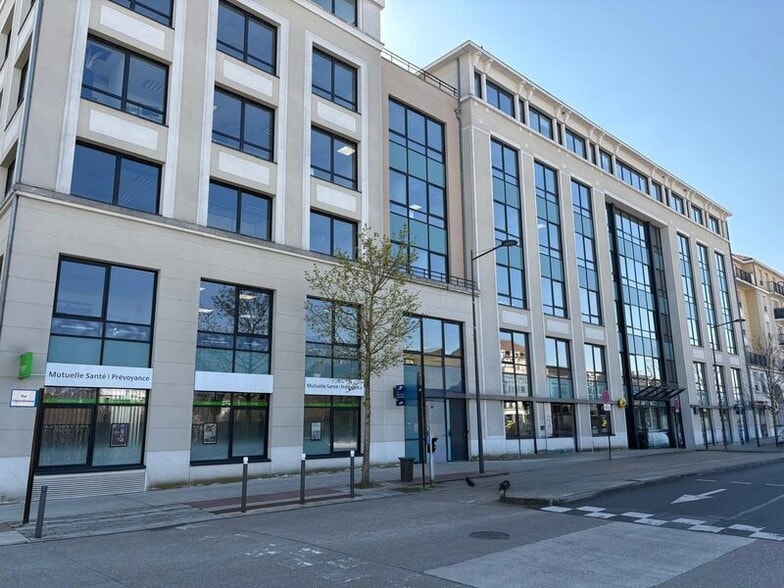 Bureau dans Bussy-Saint-Georges à louer - Photo de l’immeuble – Image 1 sur 17