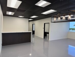 4531 Market St, Ventura, CA à louer Photo intérieure– Image 1 sur 16