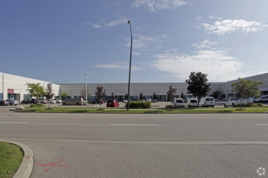 3585 Laird Rd, Mississauga, ON à louer - Photo de l’immeuble – Image 3 sur 5