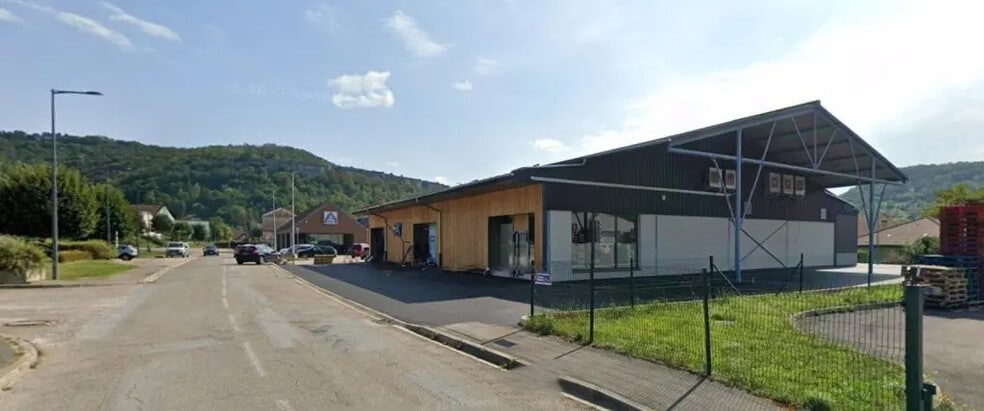 Local commercial dans Ornans à louer - Photo de l’immeuble – Image 2 sur 6