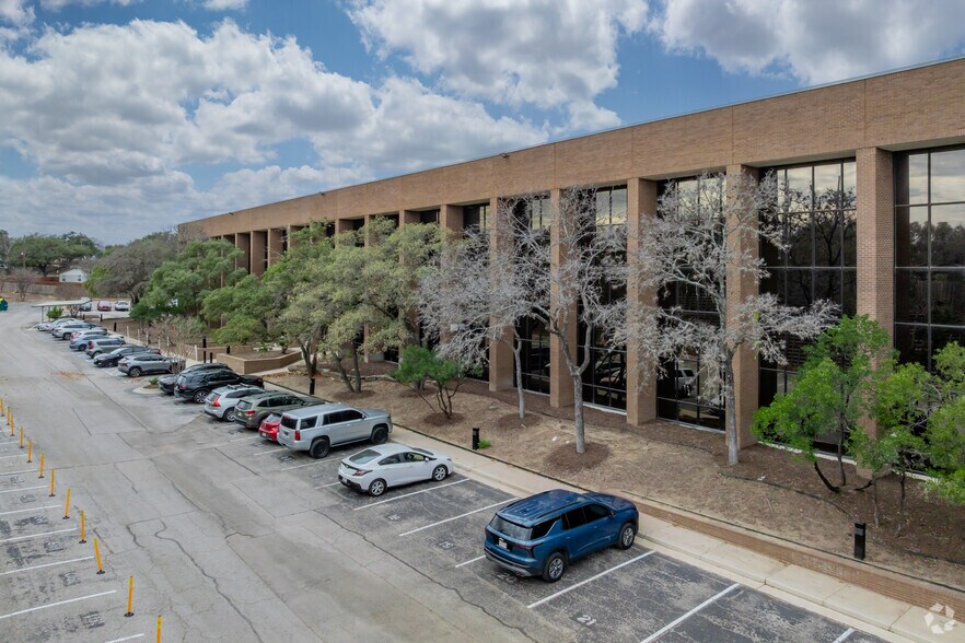 4440 S Piedras Dr, San Antonio, TX à vendre - Photo de l’immeuble – Image 2 sur 7