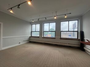 1467 N Elston Ave, Chicago, IL à louer Photo intérieure– Image 1 sur 3
