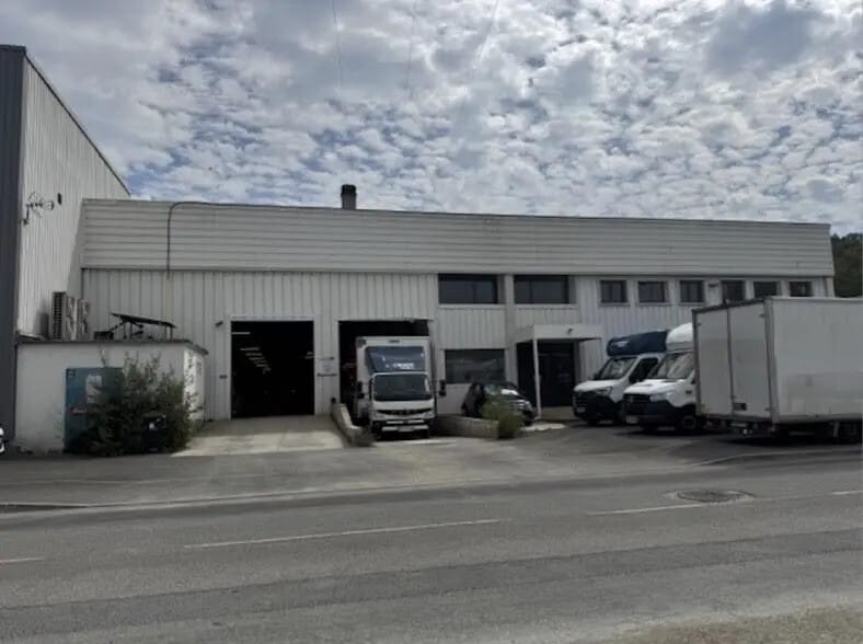 Industriel/Logistique dans Terrasson-Lavilledieu à louer - Photo de l’immeuble – Image 1 sur 5