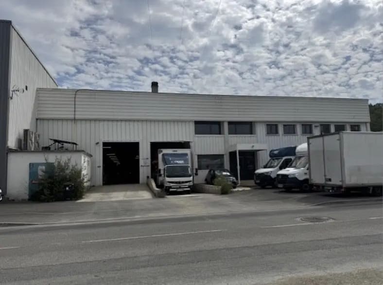 Industriel/Logistique dans Terrasson-Lavilledieu à louer Photo de l’immeuble– Image 1 sur 6