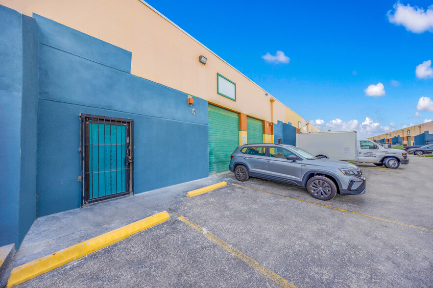 7760 W 20th Ave, Hialeah, FL à vendre - Photo de l’immeuble – Image 3 sur 30