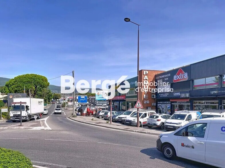 Local commercial dans Grasse à louer - Photo de l’immeuble – Image 1 sur 5