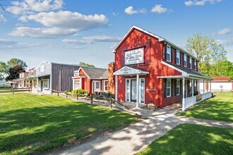 1449 S Milford Rd, Highland Township, MI à louer Photo intérieure– Image 2 sur 2