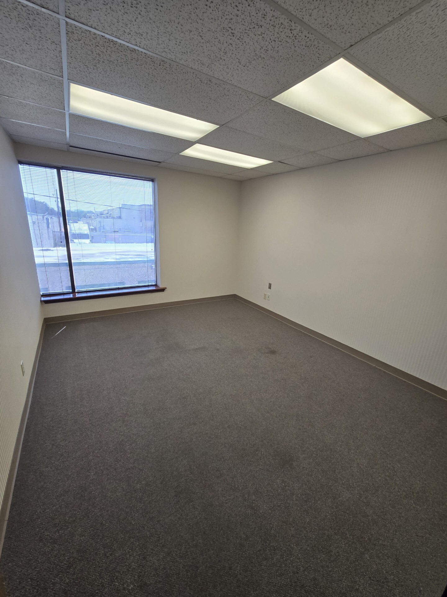 4015 Belt Line Rd, Addison, TX à louer Photo de l’immeuble– Image 1 sur 1