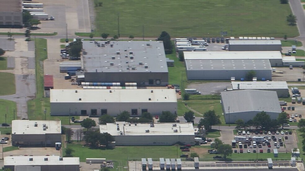 5400 SW 33rd St, Oklahoma City, OK à louer - Vidéo aérienne – Image 2 sur 17