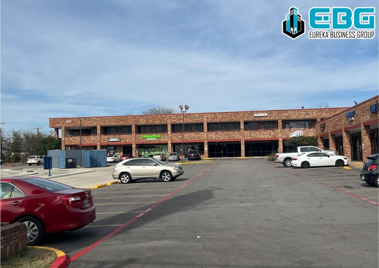 3225 Pleasant Run Rd, Lancaster, TX à louer Photo principale– Image 1 sur 8